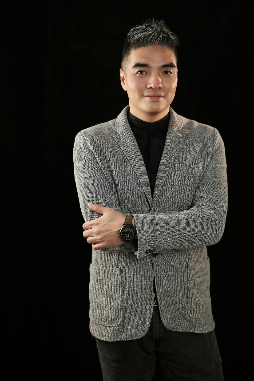 百强连锁零售发烧友贺恒德在接受笔者采访时,对于代理商热衷转型