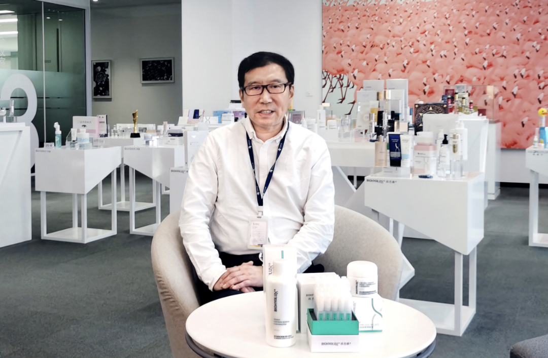 多年来润百颜一直聚焦于玻尿酸功效性护肤品的研发,此次【修瓷大师】