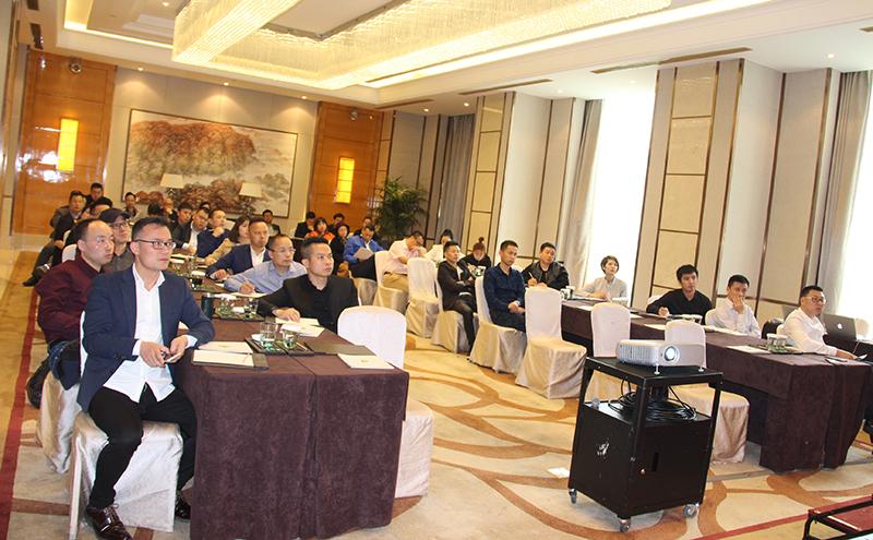我们组织了一场沙龙，小范围地谈谈新零售与代理商转型