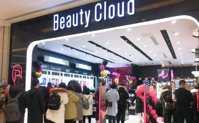 一神秘顾客在南京鼓楼吾悦云妆狂扫104支口红