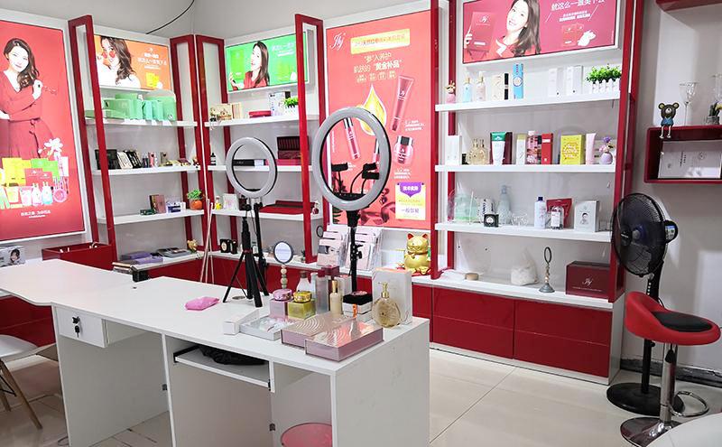 柚子叭叭 | 抖音去“淘”、小红书抱“淘”？ 直播带货战场的硝烟再起