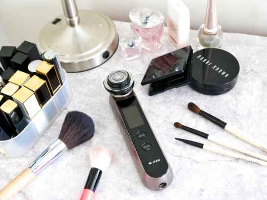 “自杀式”降价，美容仪打出“七伤拳”