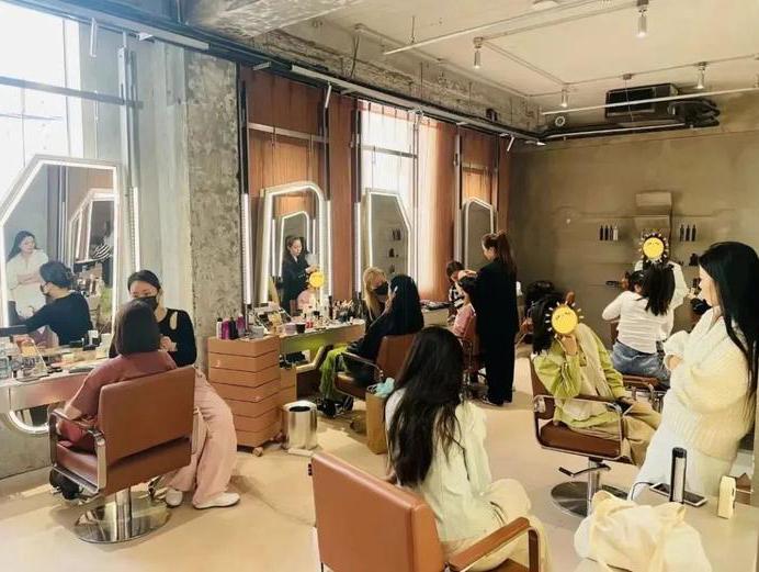 3699元的妆造色彩测试，割韭菜的新智商税？