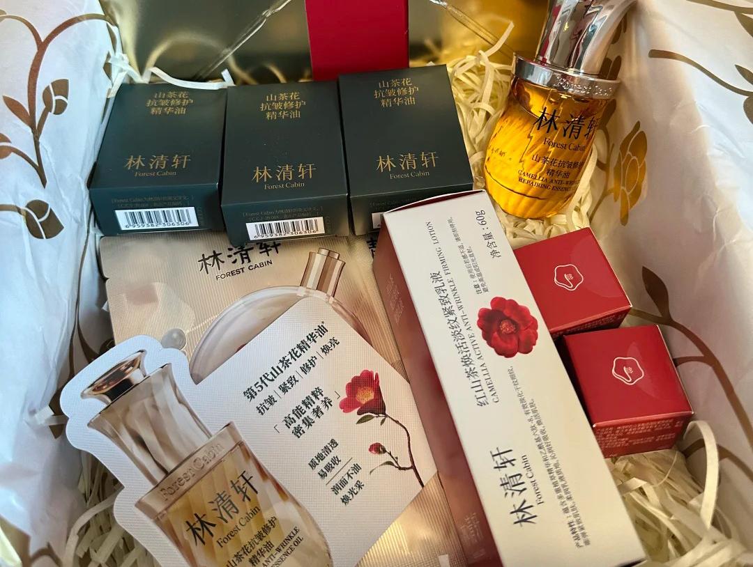 创始人直播狂吸金,吴晓波也入局!3000万瓶贵妇精油,撑起IPO?