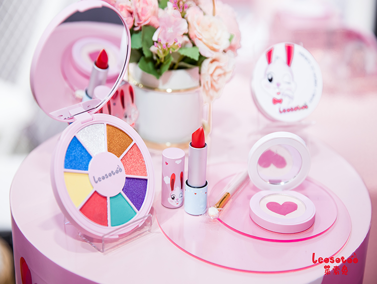 《眼部化妆品、口唇化妆品菌落总数限值》等18项标准纳入《化妆品安全技术规范》